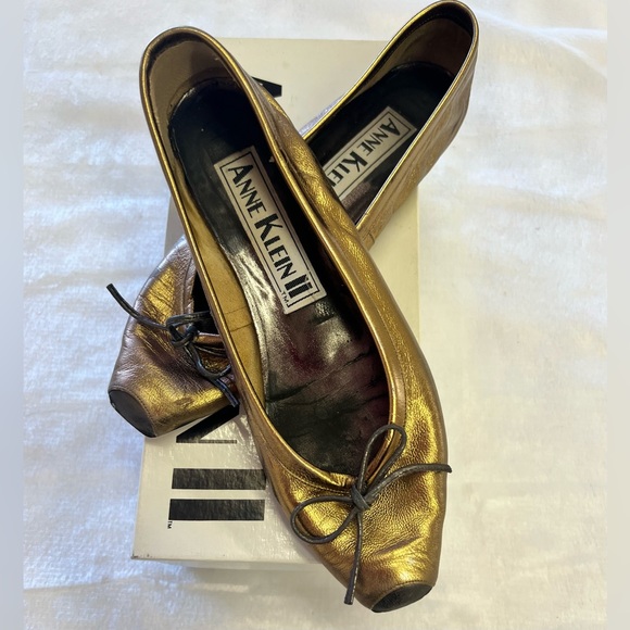 Anne Klein Shoes - Vintage Anne Klein II Leather Antique Gold Square Toe Ballet Flats Sz 8 GVC
